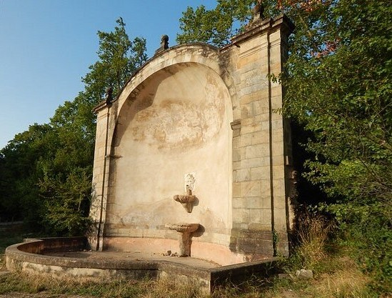 Rénovation d’un buffet d’eau classé aux Monuments Historiques à Villeneuvette