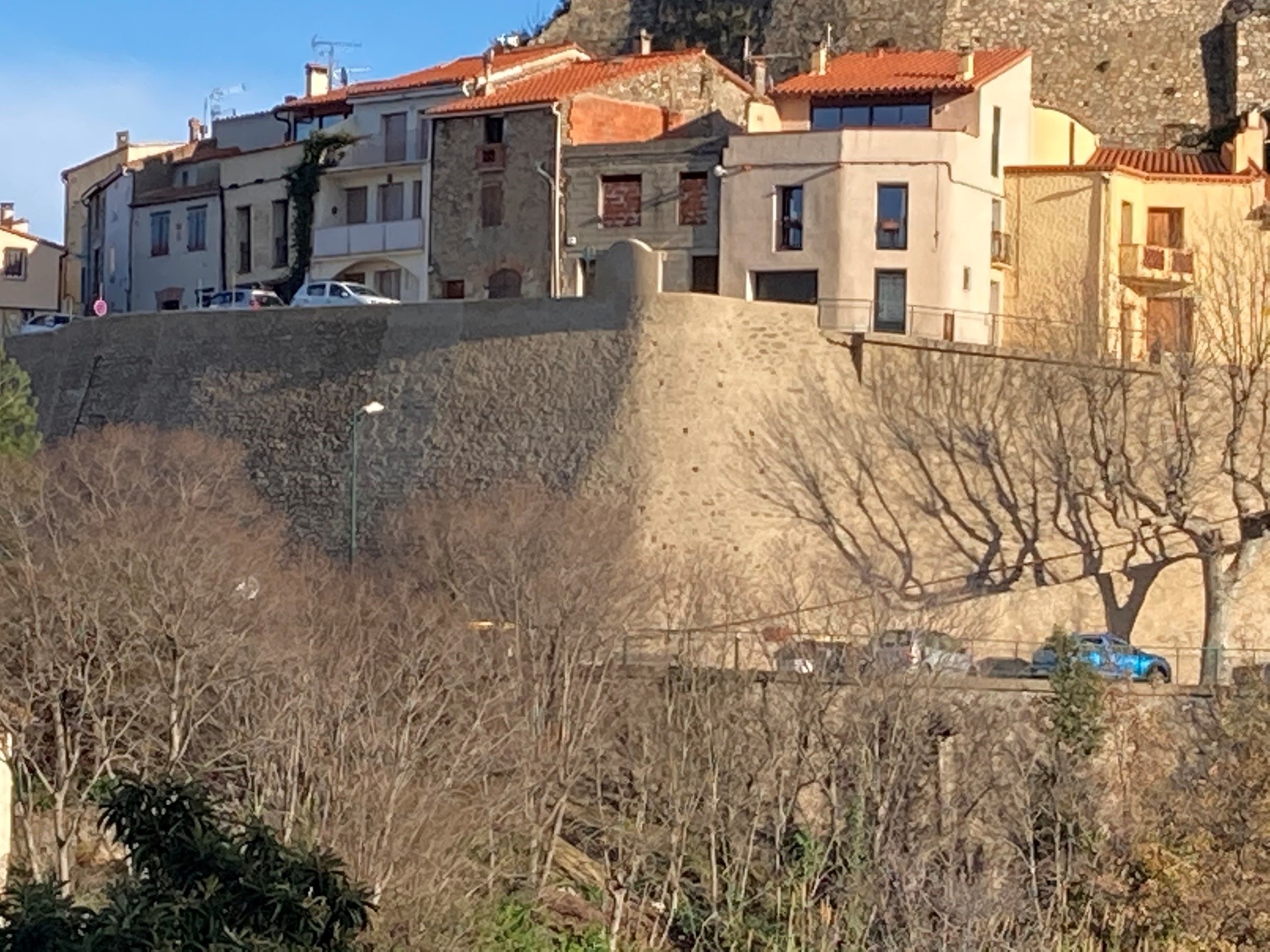 Restauration des remparts du village fortifié de Laroque-des-Albères